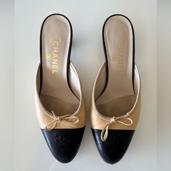 Chanel Black Leather Beige CC Logo Mules Kitten Heels EU 37.5 US 7.5 Y2K Vintage - Picture 1 of 8